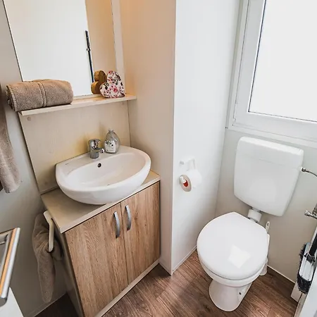 別荘 One Bedroom Mobile With View *